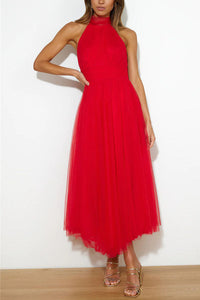 Robe midi Phoebe en tulle rouge, col haut, taille marquée, jupe longue évasée