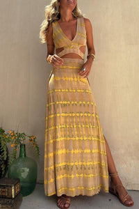 Robe d’été longue jaune à rayures ondulées, encolure en V, découpe au buste, fente.