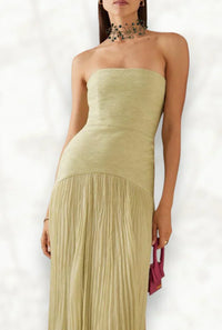 Robe longue vert pistache bandeau, taille cintrée et jupe à plis fins
