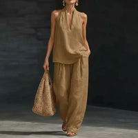 Ensemble en lin brun clair texturé : haut col V sans manches et pantalon ample.