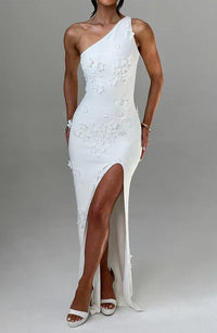Robe longue blanche Crana™ asymétrique, broderie florale et fente sur la jambe