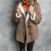 Manteau en polaire châtaigne à brandebourgs, col doublé sherpa et poches boutonnées