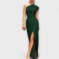 Robe longue de soirée vert foncé, col asymétrique, fente sur la jambe, coupe près du corps.