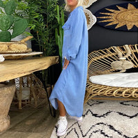 Robe longue bohème bleu clair, manches bouffantes, boutonnage, coupe ample