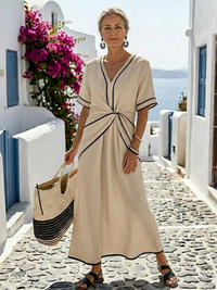 Robe midi manches courtes beige clair, encolure V, passepoil noir et nœud à la taille
