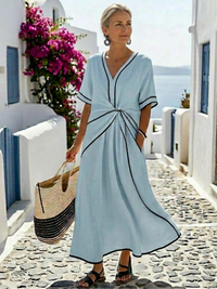 Robe midi manches courtes bleu clair, encolure V, passepoil noir et nœud à la taille