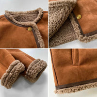 Détails veste brune: col et intérieur imitation mouton, boutons dorés, ourlet en fourrure