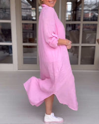Robe-chemise rose fuchsia ample, col chemise, poignets boutonnés, coupe longue