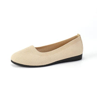 Ballerines en tissu beige clair à enfiler, semelle noire basse
