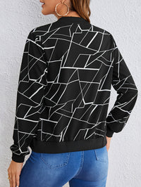 Veste noire à motif géométrique au dos, fermeture zippée, manches longues, poignets côtelés.