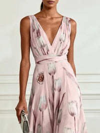 Robe longue rose à décolleté croisé, taille ceinturée, imprimé fleurs, bretelles
