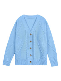 Cardigan torsadé Aline bleu clair, col V, 5 boutons, motifs torsadés sur le devant.