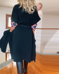 Cardigan noir long à poches, manches courtes, ceinture à la taille, fermeture ouverte