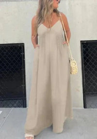 Combinaison à col en V beige clair, bretelles fines et robe ample sans manches
