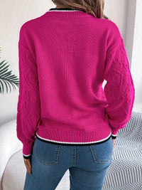 Pull rose fuchsia en maille, dos uni avec motif, bord côtelé et poignets rayés