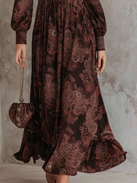 Robe midi cache-cœur à motifs, jupe ample, ourlet volanté, manches longues.