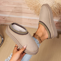 Chausson douillet beige à bord marron avec broderie jaune et intérieure claire