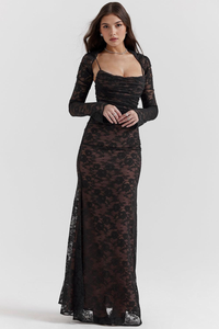 Robe longue en dentelle noire, manches longues, encolure carrée et effet ajusté