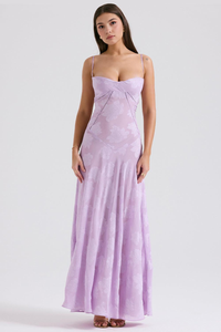Robe longue NOIR SEREN lila à motif floral, bretelles fines, décolleté cœur