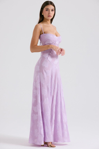 Robe longue NOIR SEREN lila, bretelles fines, motif floral, corsage ajusté