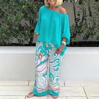 Ensemble haut bardot turquoise et pantalon long à motifs multicolores