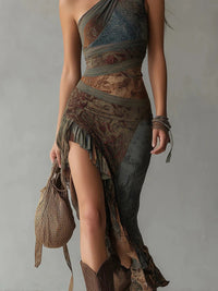 Robe longue asymétrique sans manches, motifs marron et bleu, fronces à la taille