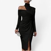 Robe portefeuille midi noire, épaules dénudées, col montant froncé, manches longues, fente