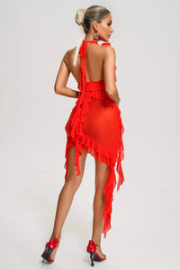 Robe mi-longue en mesh rouge vue de dos, bretelles fines, volants et franges asymétriques