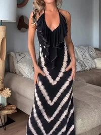 Robe longue noire tie-dye chevrons blancs, encolure V, volants frontaux