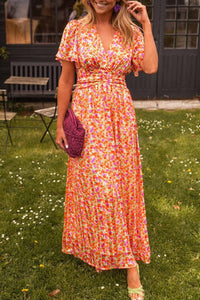Robe longue fleurie orange, manches courtes évasées, encolure V, taille froncée.