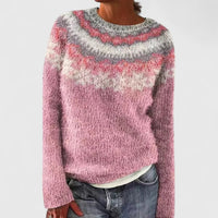 Pull jacquard nordique rose chiné, motif ajouré au col, manches longues.