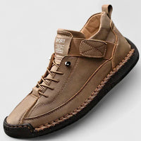 Baskets orthopédiques kaki à lacets, sangle arrière et semelle crantée.