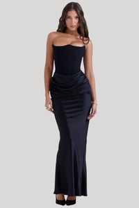 Robe de soirée noire bustier avec drapé à la taille et fente frontale