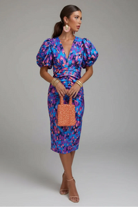 Robe midi à encolure V, manches plissées bouffantes, motif bleu et violet