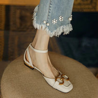Sandales orthopédiques Helen™ beiges, bride au talon et boucle décorative