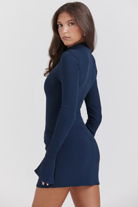 Robe courte Zevuri bleu marine, coupe ajustée, manches longues évasées et poches latérales