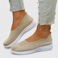 Chaussures orthopédiques sans lacets en tricot beige, semelle blanche épaisse.