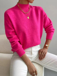 Pull minimaliste fuchsia en maille, encolure ronde, manches longues côtelées.