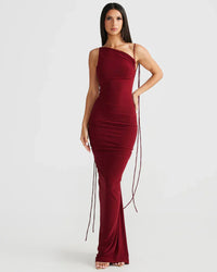 Robe longue Gia™ rouge moulante à bretelles fines, décolleté asymétrique et drapés