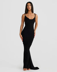 Robe longue noire Yelena™ à bretelles fines, décolleté en U léger et coupe moulante
