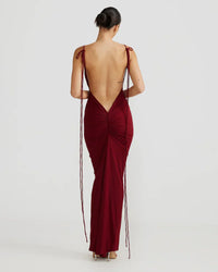 Robe longue bordeaux foncé, dos nu, bretelles à nouer avec longs liens