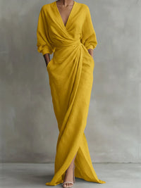 Robe élégante drapée jaune moutarde, col V, manches bouffantes, fente sur le côté.