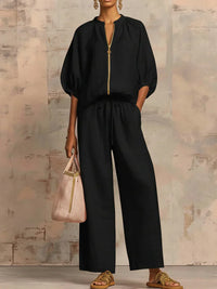 Ensemble chemise et pantalon ample noir, fermeture zippée, taille froncée.