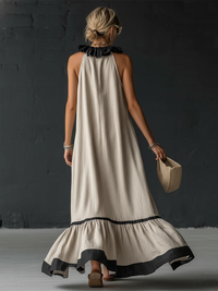 Robe longue sans manches sable, encolure avec volants noirs et ourlet volanté