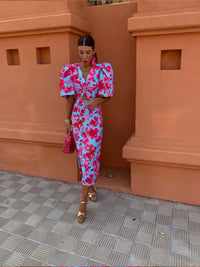 Robe midi à manches bouffantes, encolure V, motif floral rose et bleu, coupe près du corps