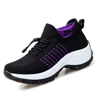 Baskets FlexiFit™ noires, tige tricot avec détails violets et semelle blanche