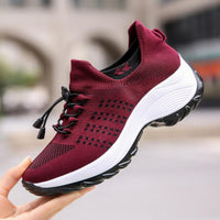 Baskets FlexiFit™ rouges bordeaux, tige tricot avec motifs foncés et semelle blanche