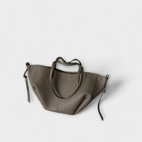 Sac cabas vintage taupe à anses courtes, surpiqûres et cordons d’attache latéraux