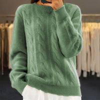 Pull en maille vert menthe, col rond, torsades en relief, manches longues, bas côtelé.