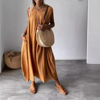 Robe midi sans manches en tissu jaune, coupe ample et encolure ronde.